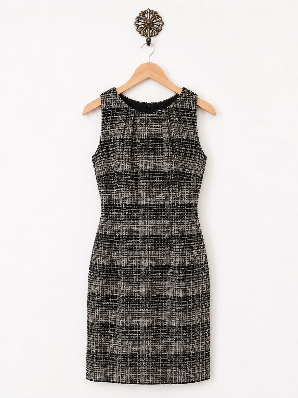 Carmen Marc Valvo sleeveless crew neck classic Jackie O style 6